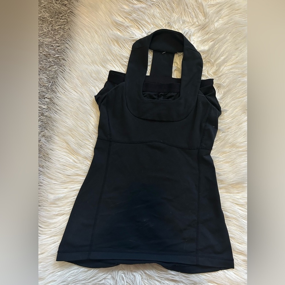 Black scoop tank top - Picture 2 of 3